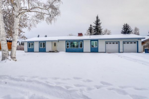 Spacious Fairbanks Home with Fireplaces!
